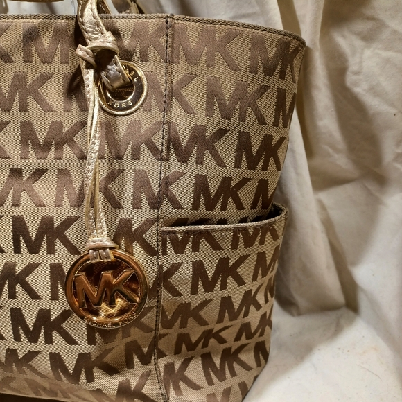 Michael kors tote - Picture 3 of 9